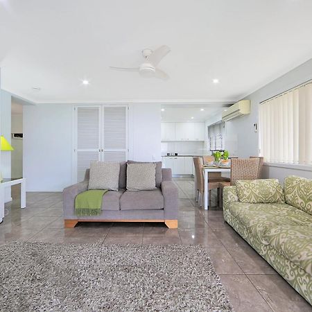 Nautilus Beachside Apartments Bargara Szoba fotó