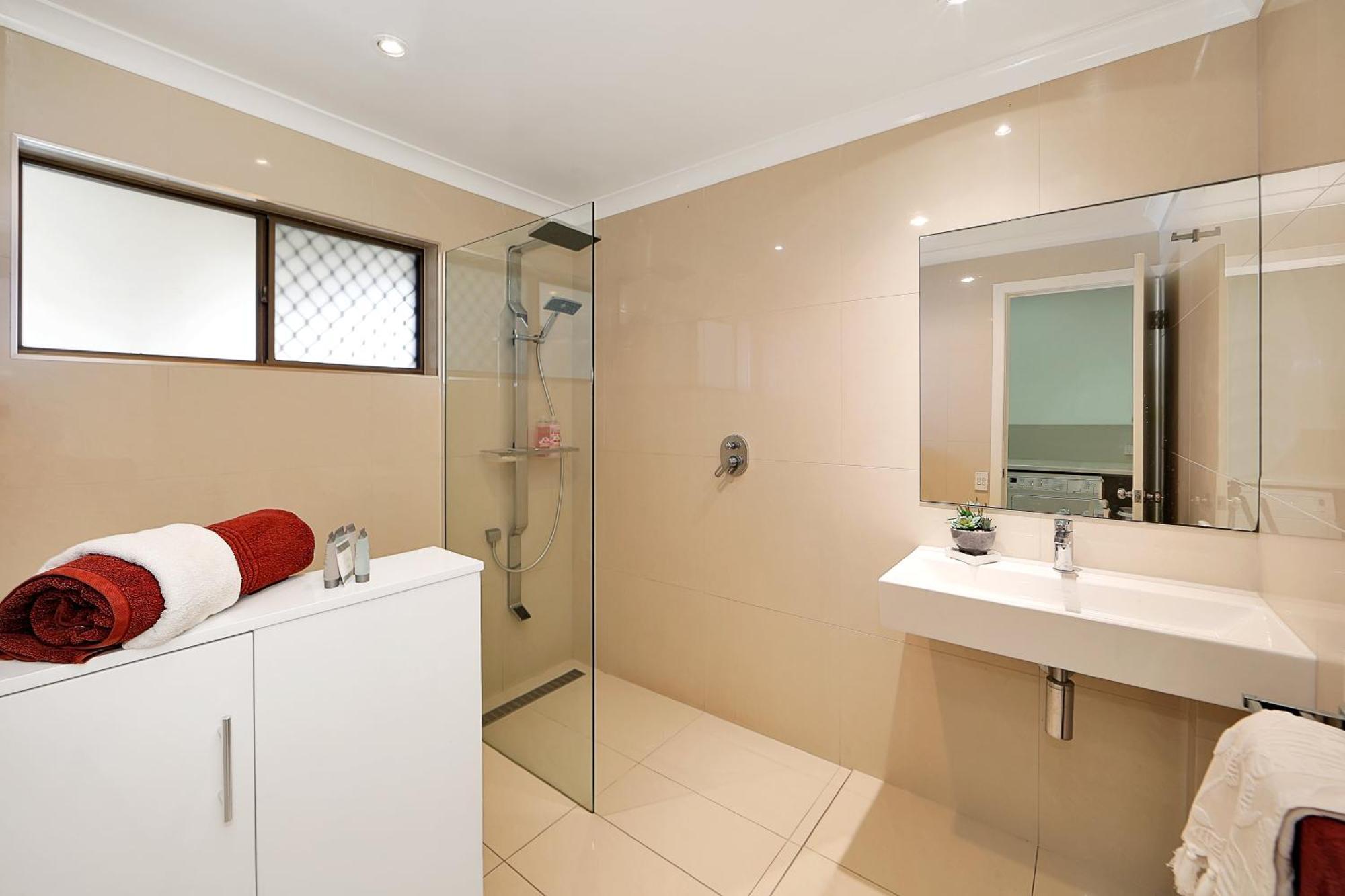 Nautilus Beachside Apartments Bargara Szoba fotó