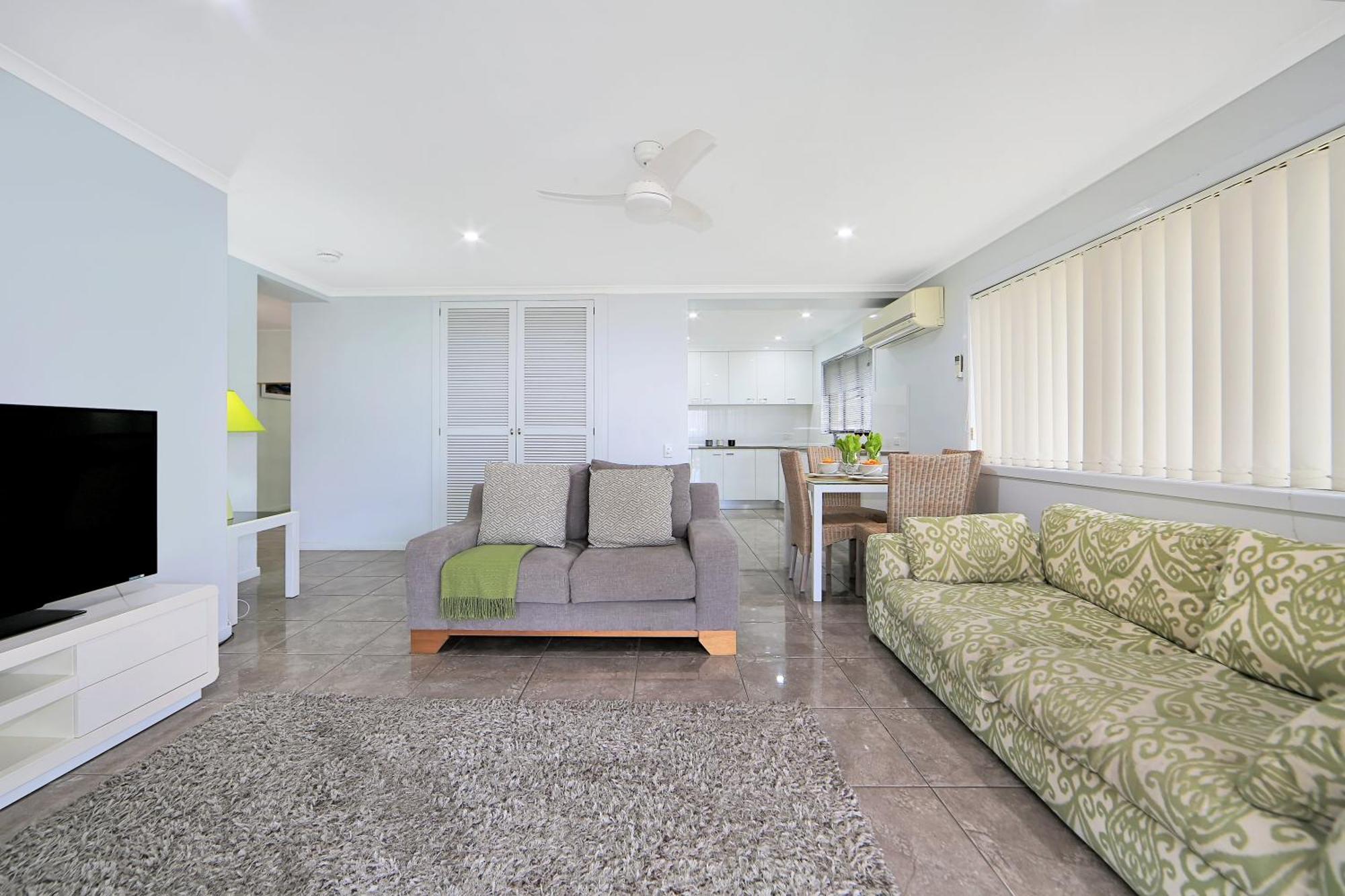 Nautilus Beachside Apartments Bargara Szoba fotó