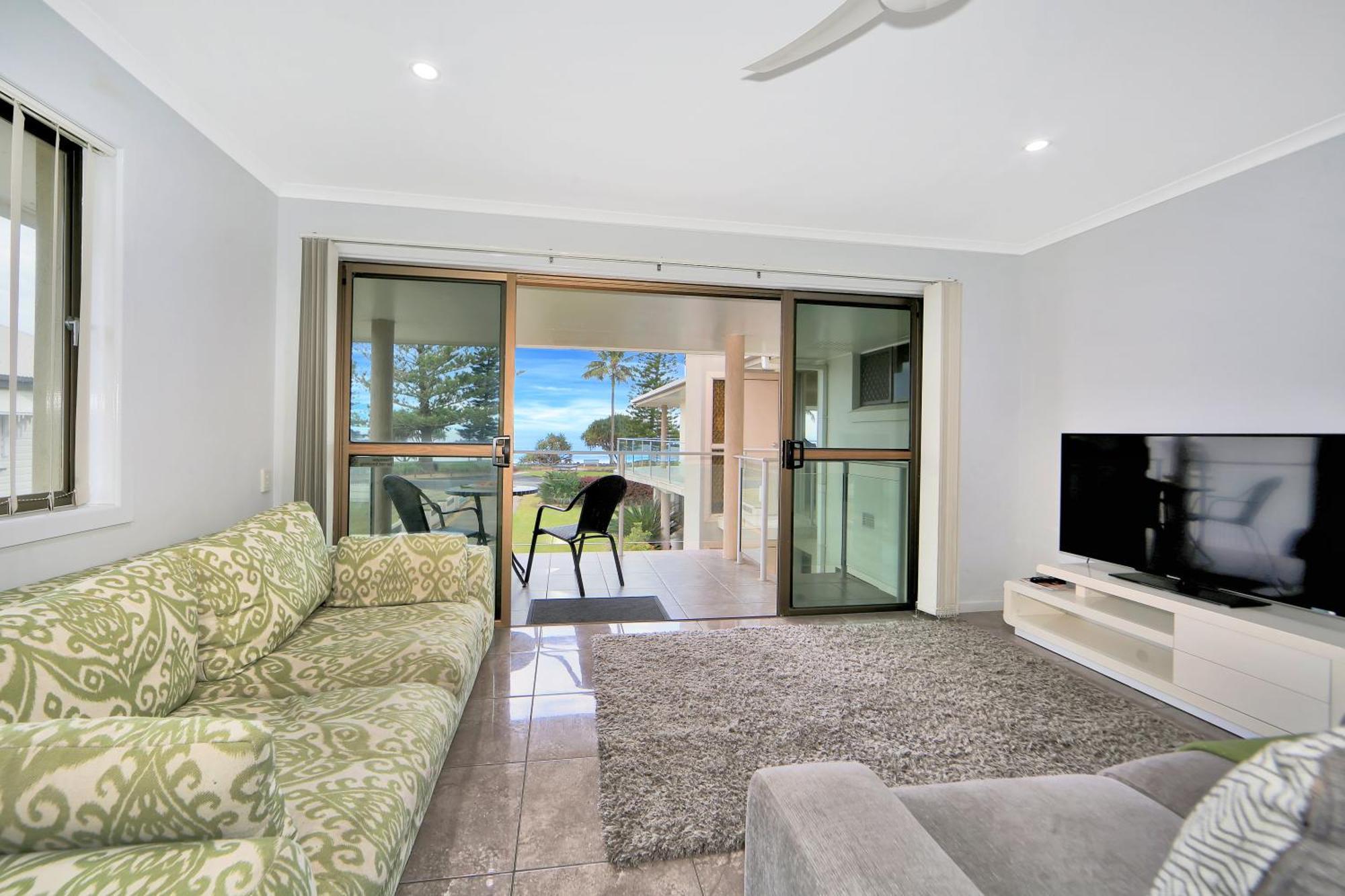 Nautilus Beachside Apartments Bargara Szoba fotó